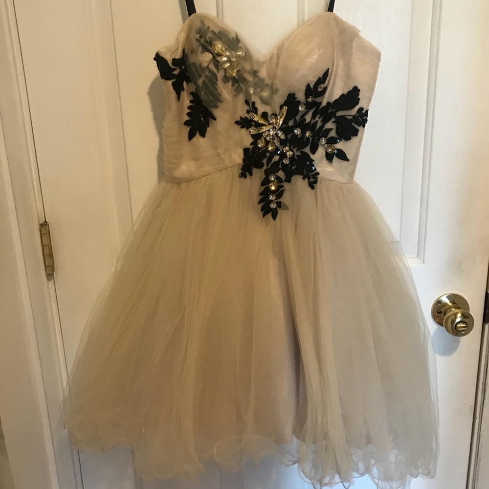Windsor off white/ black prom dress